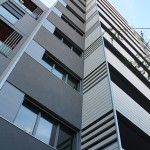 Detalle de fachada de edificio de viviendas en Hospitalet